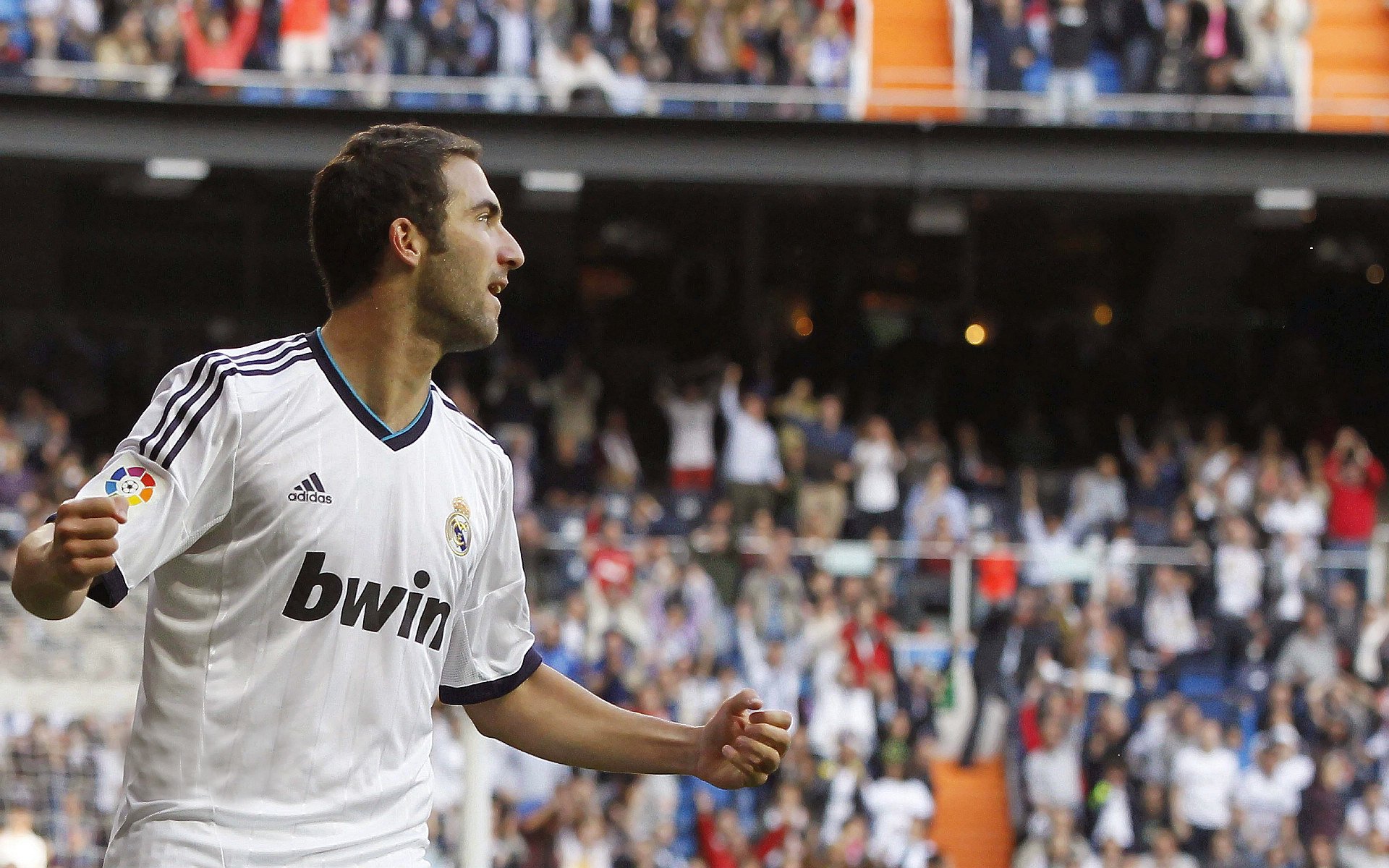 FB世界杯-橙衣风暴冲垮苏格兰，姆巴佩一锤定音展露王者锋芒