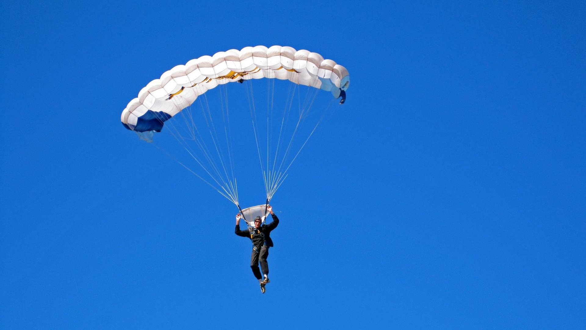 当NBA季后赛之夜遇见C罗精神，关键回合从不手软