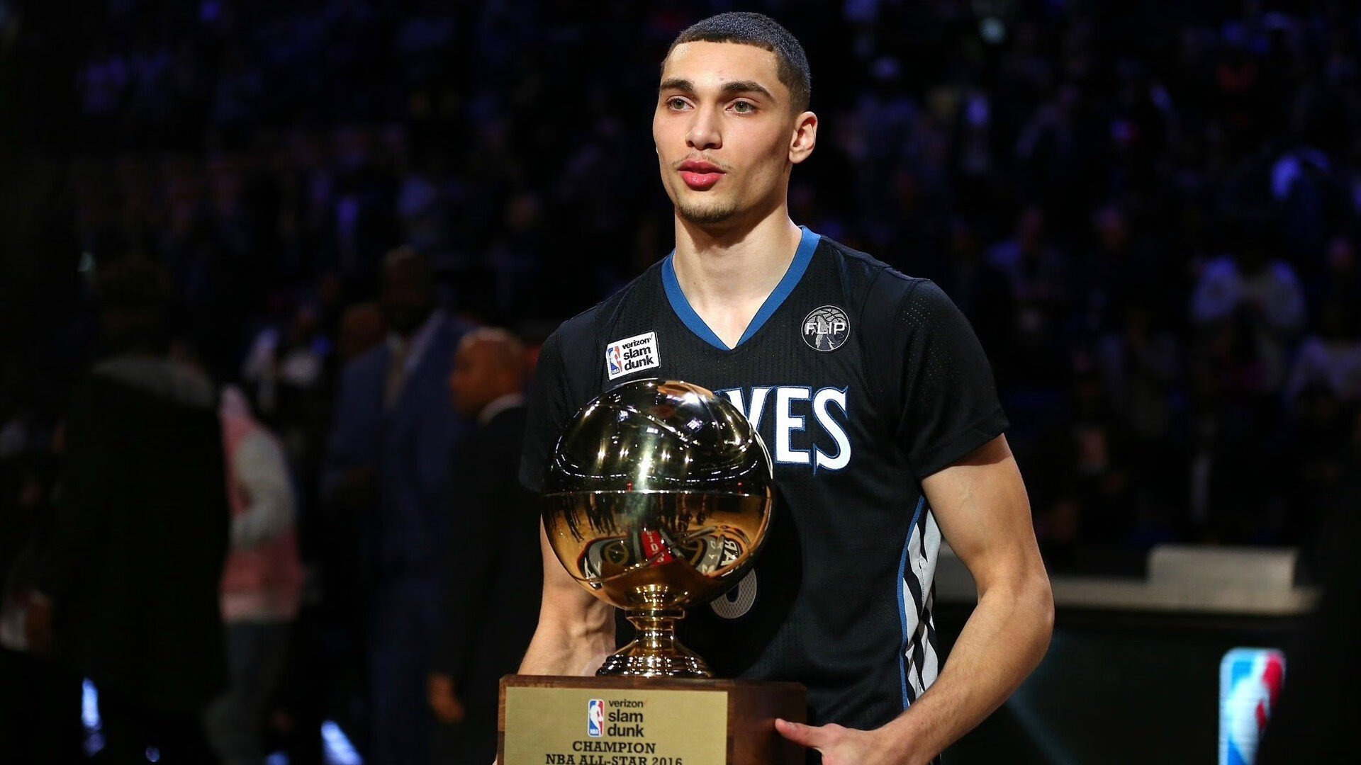 奥斯梅恩一锤定音，伊朗力克伊拉克彰显唯一性